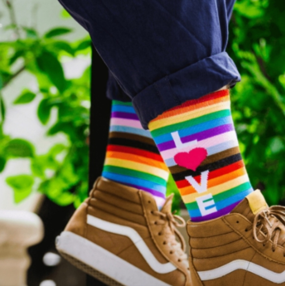 T mobile unisex rainbow pride love socks M/L